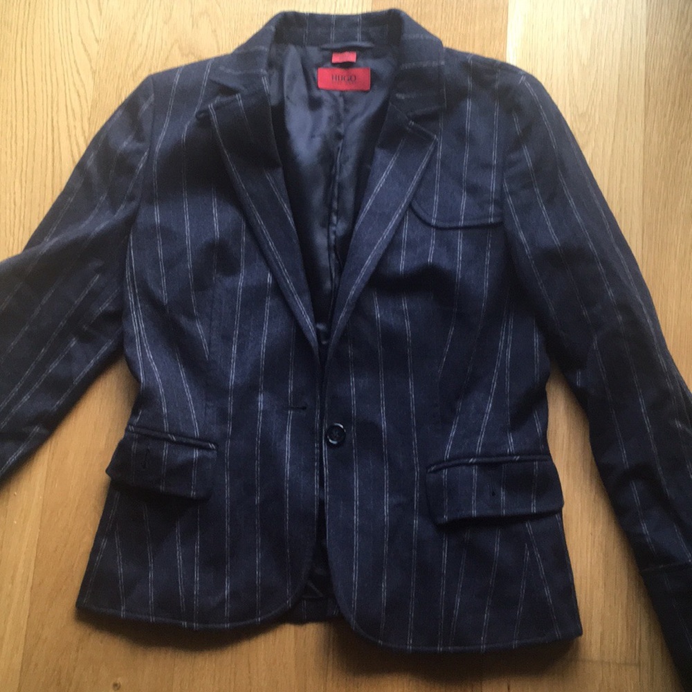 Hugo Boss woman plaid blazer. Size 6